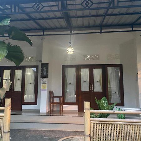 Sri Sedana Guest House Sidemen  Εξωτερικό φωτογραφία